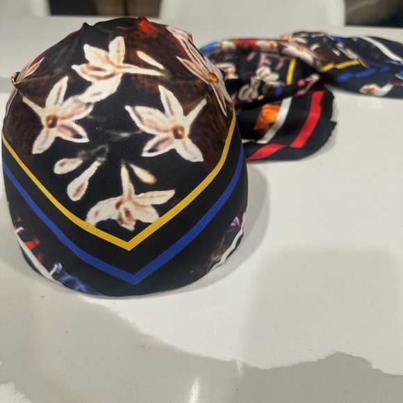 Elie Saab Elegant Floral Silk Scarf Turban - Picture 3 of 6